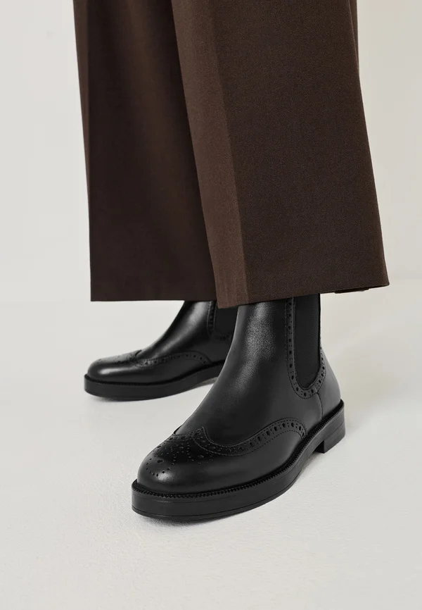 CHELSEA - Plateaustiefelette - black