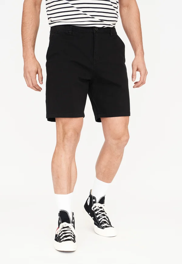 CHIN - Shorts - black