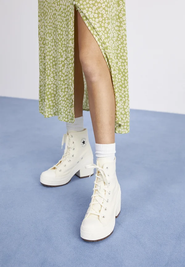 CHUCK 70 DE LUXE HEEL - Sneaker high - off white
