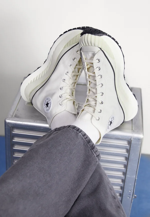 CHUCK 70 FUTURE COMFORT UNISEX - Sneaker high - vintage white/egret/black