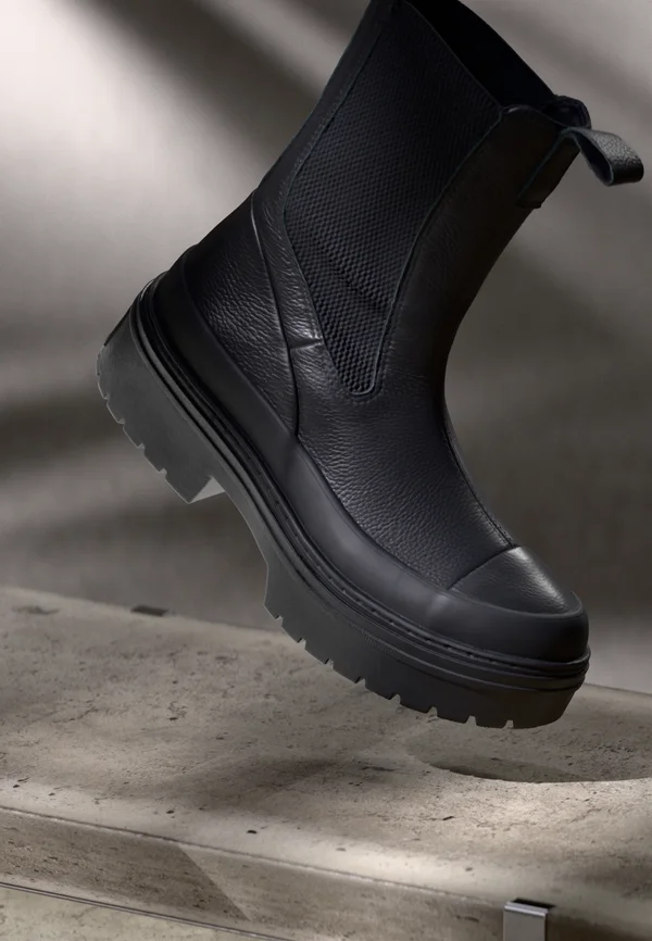 CHUCK TAYLOR ALL STAR LUGGED HEEL CHELSEA BOOT - Plateaustiefelette - black