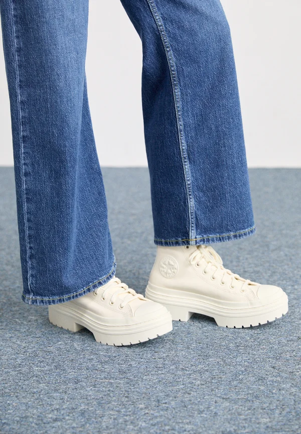 CHUCK TAYLOR ALL STAR LUGGED HEEL LEATHER PLATFORM - Sneaker high - egret