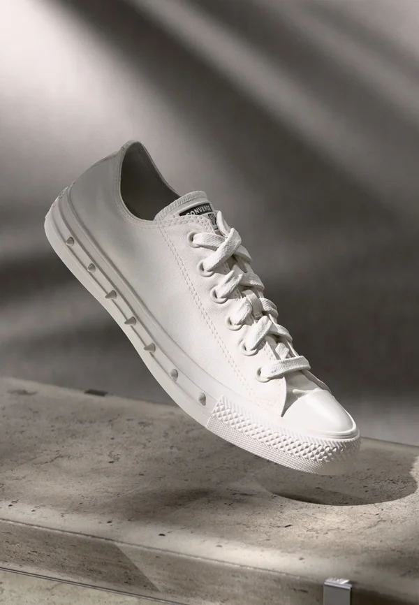 CHUCK TAYLOR ALL STAR - Sneaker low - vintage white/black