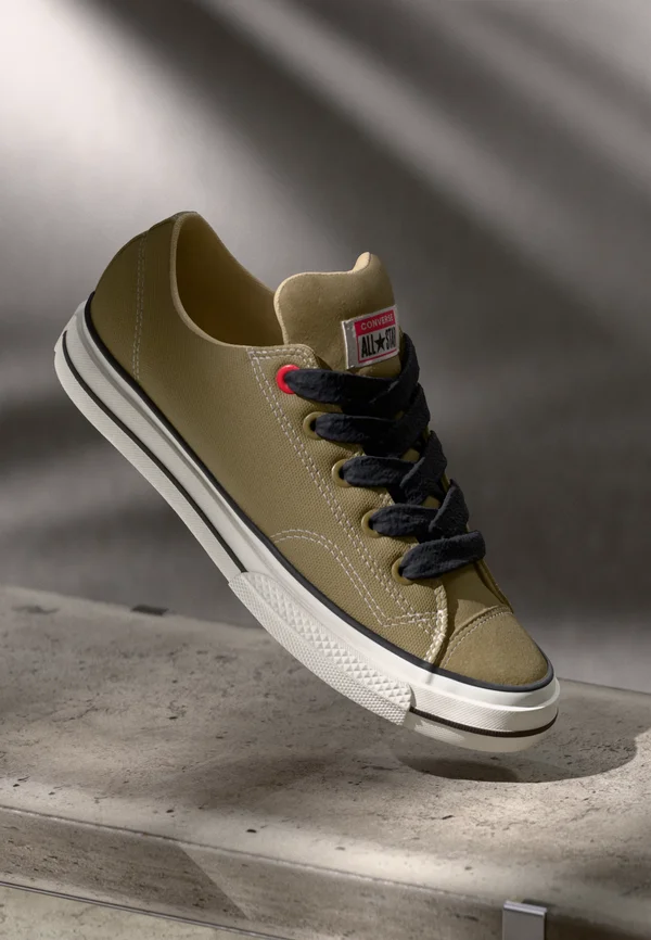 CHUCK TAYLOR PUFF UNISEX - Sneaker low - swamp core/last straw/white