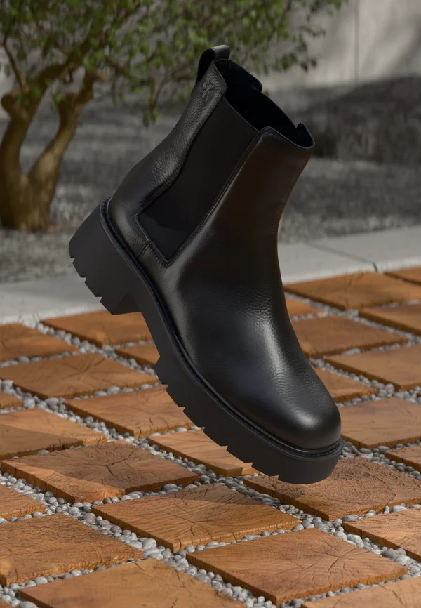 CHUNKY CHELSEA BOOT - Plateaustiefelette - black