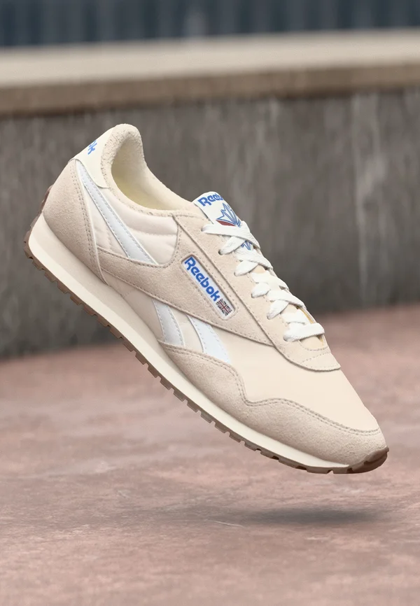 CLASSIC AZ UNISEX - Sneaker low - white/luxe grey/chalk