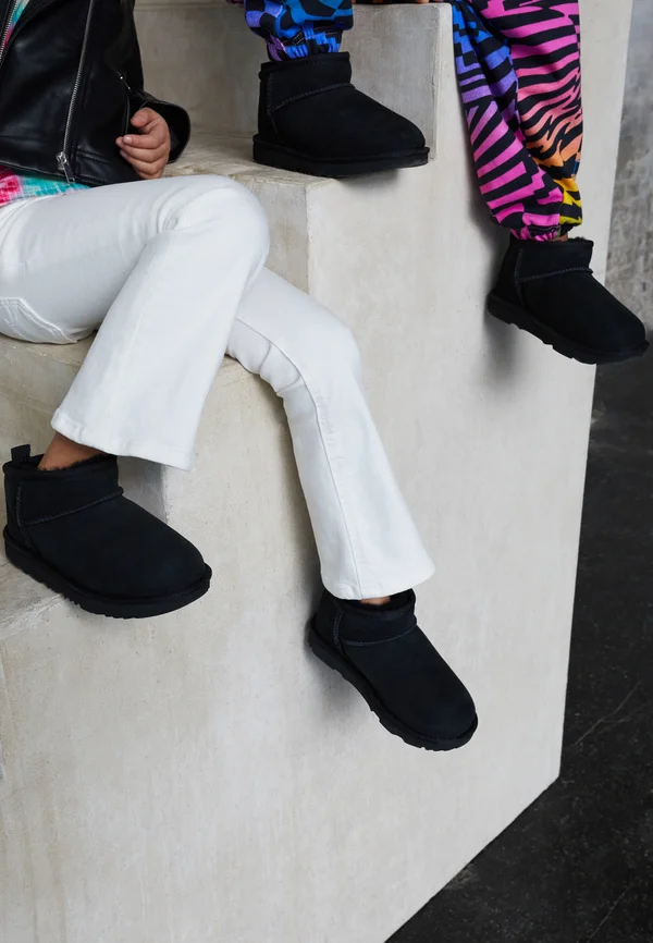 CLASSIC ULTRA MINI UNISEX - Stiefelette - black