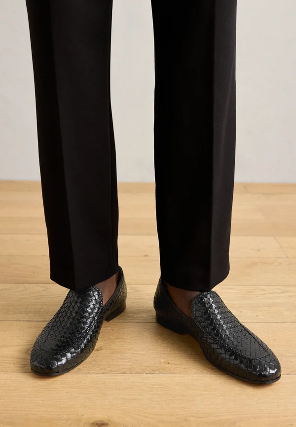 CLIVE 22 - Slipper - black/rich tan/orange