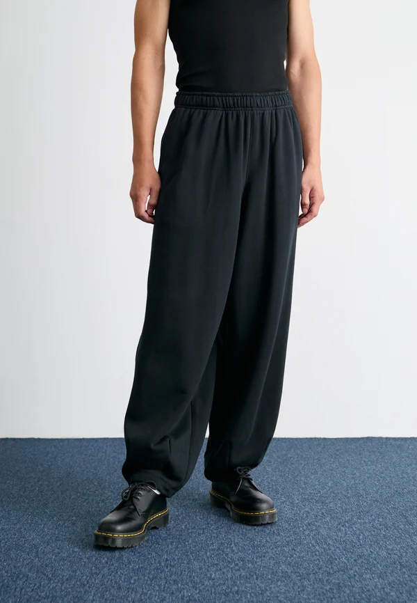 CLUB OVERSIZED PANT - Jogginghose - black