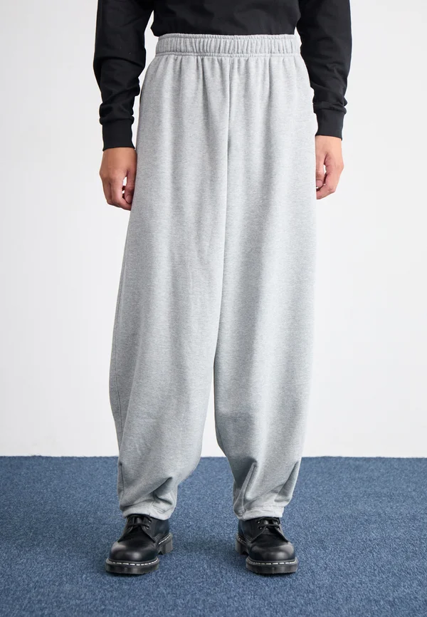 CLUB OVERSIZED PANT - Jogginghose - dark grey heather/light smoke grey/white