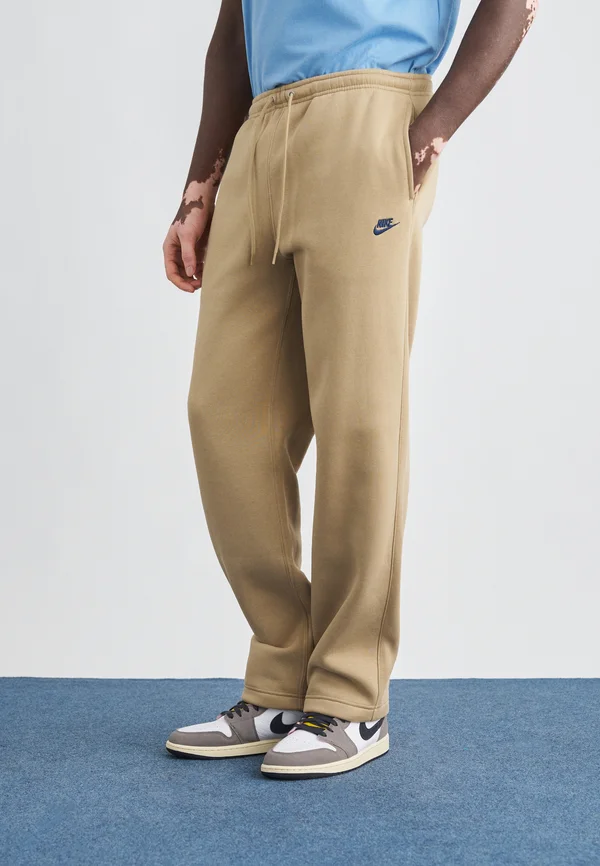 CLUB  PANT - Jogginghose - parachute beige/obsidian