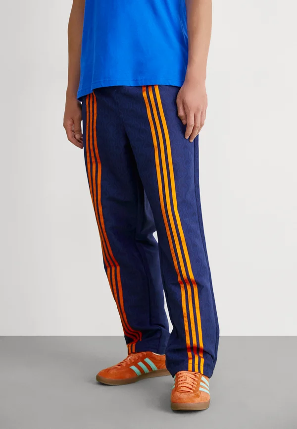 CLUB TRACKPANTS - Jogginghose - night indigo