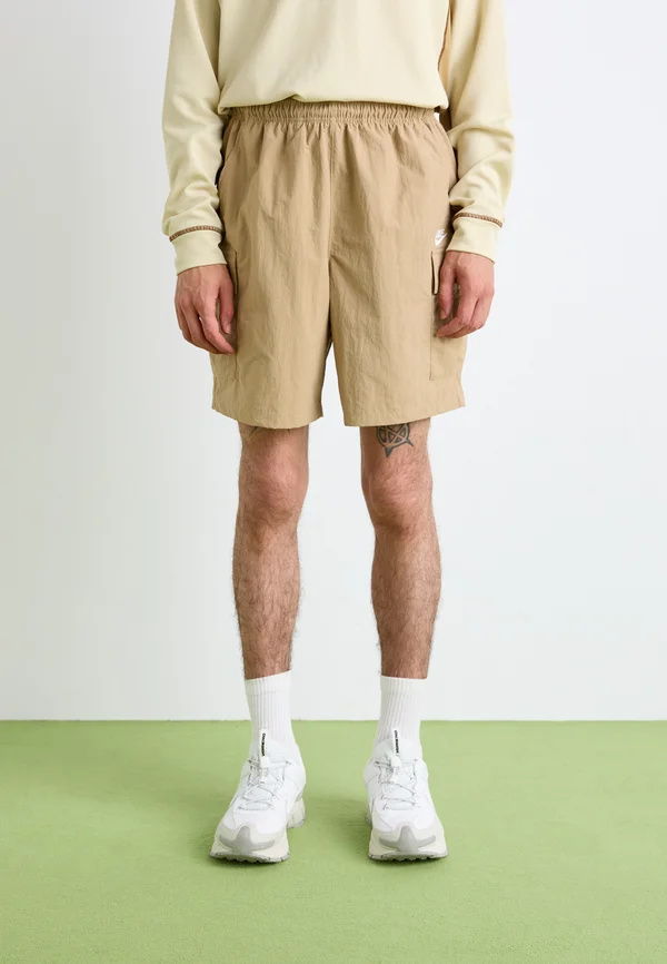 CLUB UTILITY  - Shorts - parachute beige/white