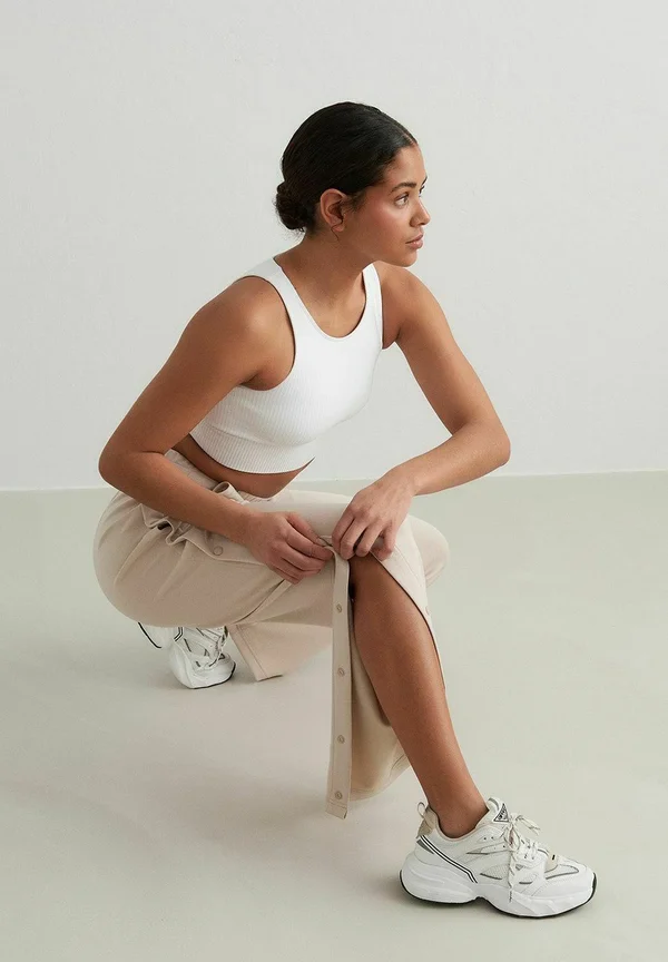 COMFY BUTTONED - Stoffhose - beige