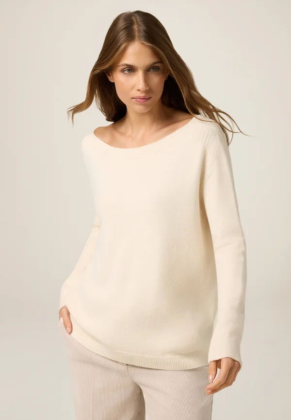 CON SCOLLATURA A BARCHETTA - Strickpullover - bianco