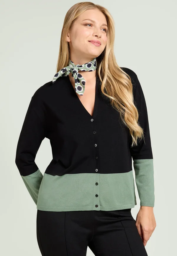 CON SCOLLO A V IN  COMFORT - Strickjacke - nero