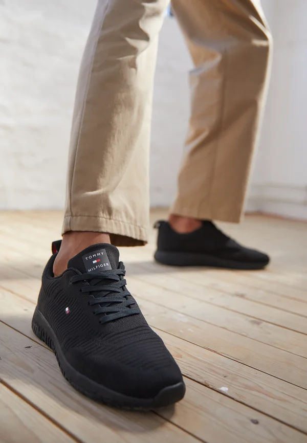 CORPORATE RUNNER - Sneaker low - black
