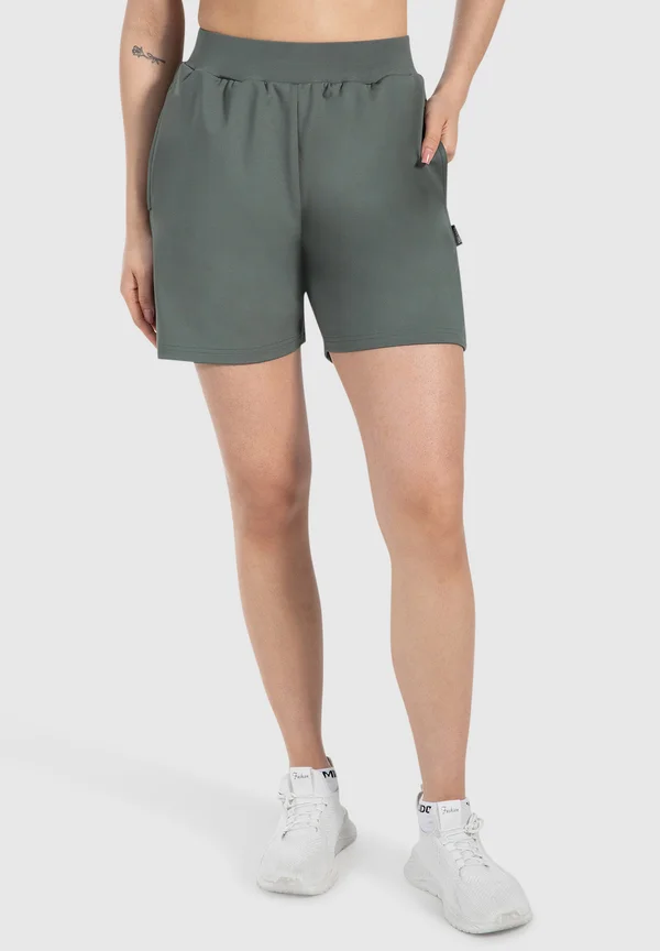 CORRY CASUAL POCKETS - Shorts - grün