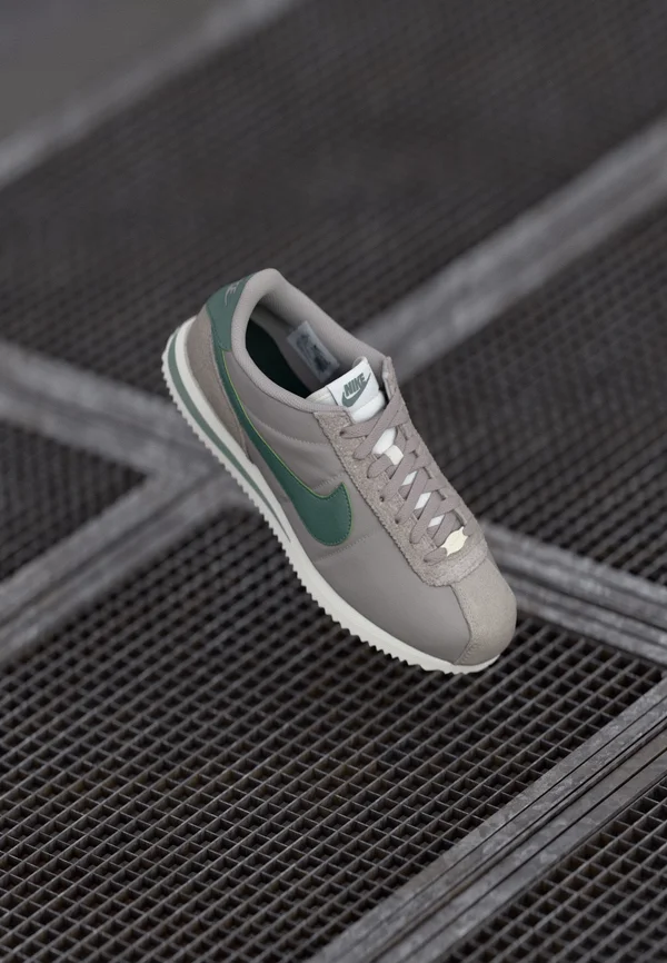 CORTEZ - Sneaker low - college grey/clay green/sail