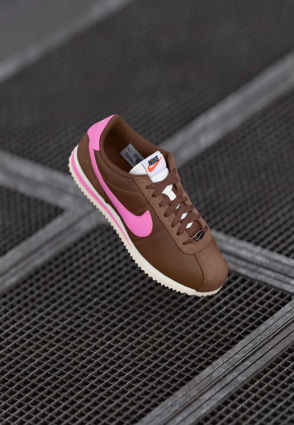 CORTEZ - Sneaker low - fauna brown/pink spell/sail/white/black/safety orange