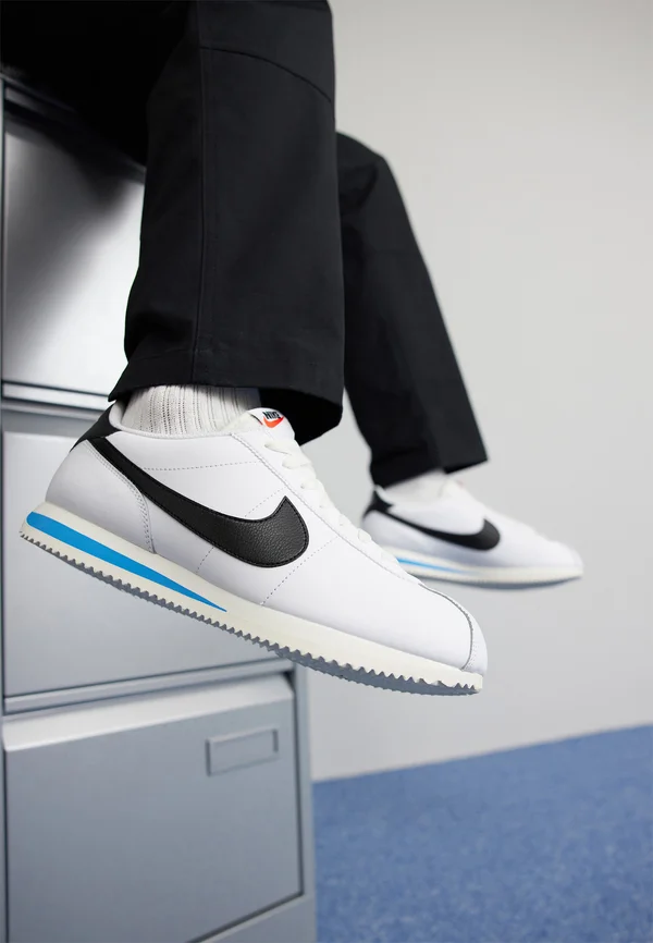 CORTEZ - Sneaker low - white/black/light photo blue/sail/team orange
