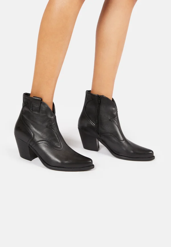 Cowboy-/Bikerstiefelette - black