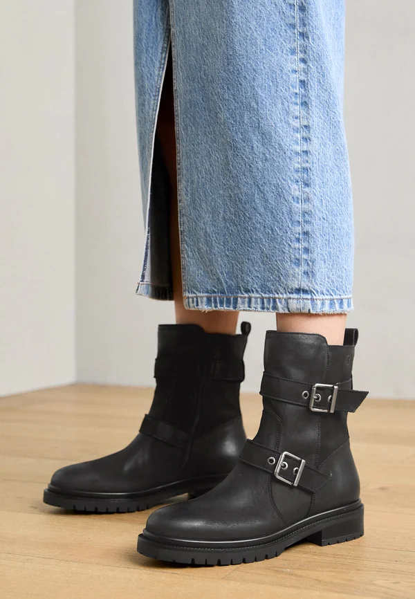 Cowboy-/Bikerstiefelette - black