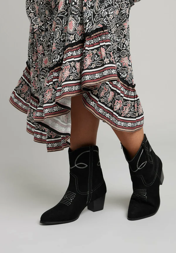 Cowboy-/Bikerstiefelette - black