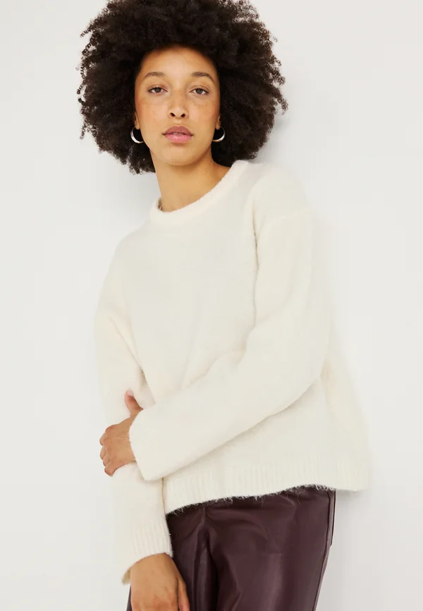 CREW NECK SWEATER - Strickpullover - gardenia