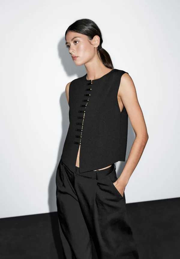 CREW NECK WITH BUTTON DETAILS - Strickjacke - black