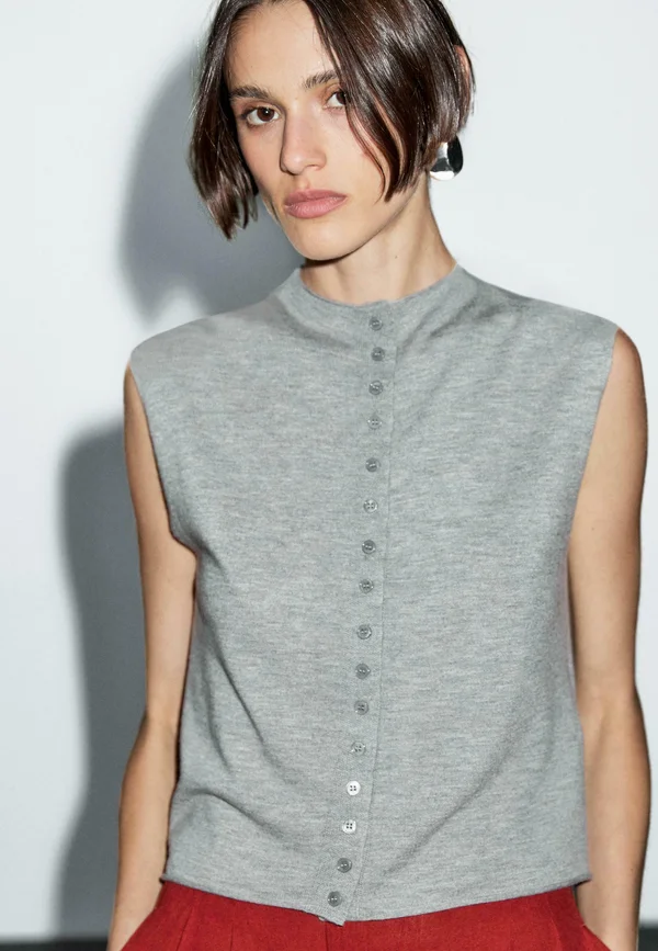CROPPED HIGH COLLAR - Strickjacke - grey