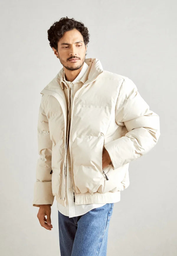 CROPPED SEAMLESS PUFFER JACKET - Winterjacke - off white