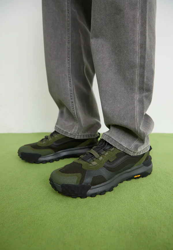 CROSSPATH UNISEX - Sneaker low - dark green
