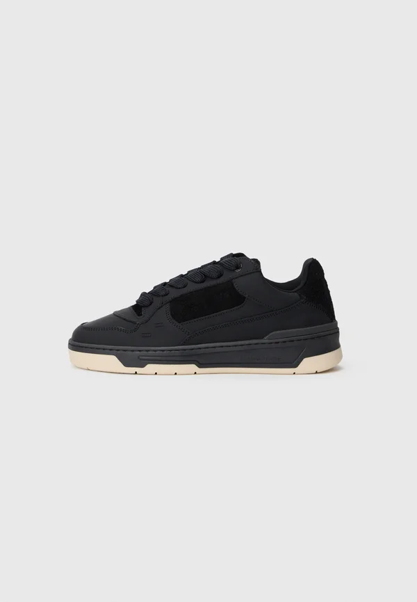CRUISER TECH FUZZ - Sneaker low - black