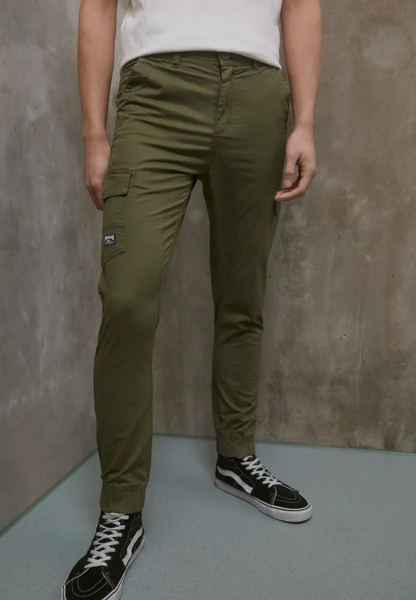CUFFED - Cargohose - four leaf clover