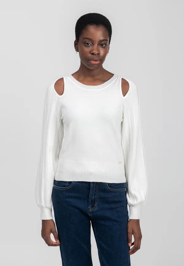 CUT-OUTS SHOULDER - Strickpullover - milk