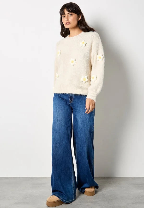 DAISY EMBELLISHED - Strickpullover - stone