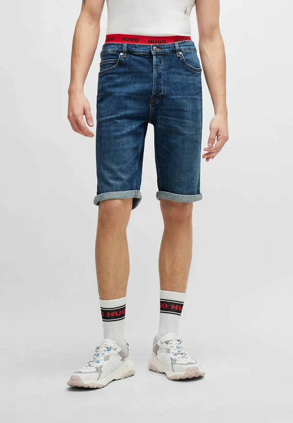 DENIM SHORTS - TAPERED FIT - Jeans Shorts - blue