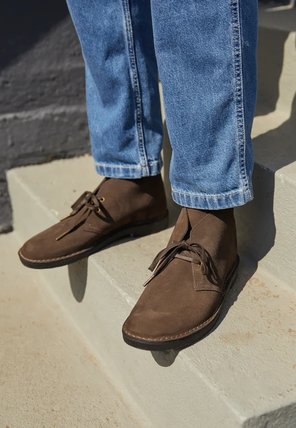 DESERT BOOT - Schnürstiefel - brown