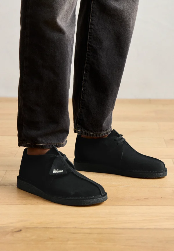 DESERT TREK - Sportlicher Schnürer - black