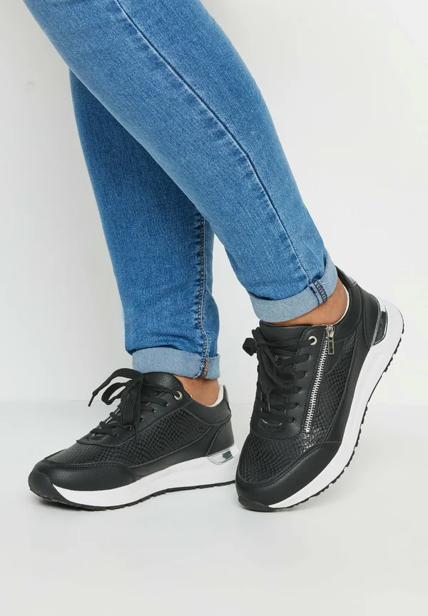 DETAIL IN WIDE FIT - Sneaker low - black