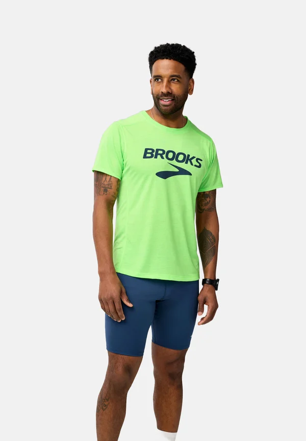 DISTANCE SHORT SLEEVE - T-Shirt print - neo limeade brooks logo