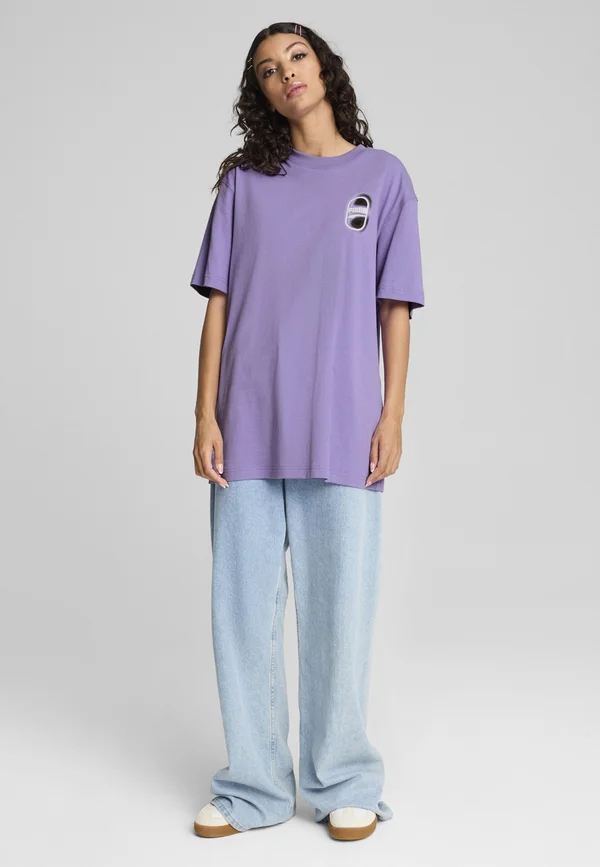 DOWNTOWN 180 GRAPHIC - T-Shirt print - lavender alert