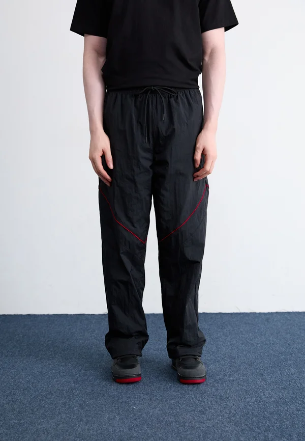 DRAFT PANT - Jogginghose - black/gym red
