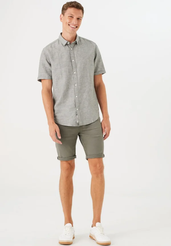 DROIT - Jeans Shorts - sage green