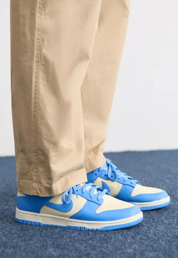 DUNK LOW RETRO - Sneaker low - coconut milk/university blue/gym red/sail/white