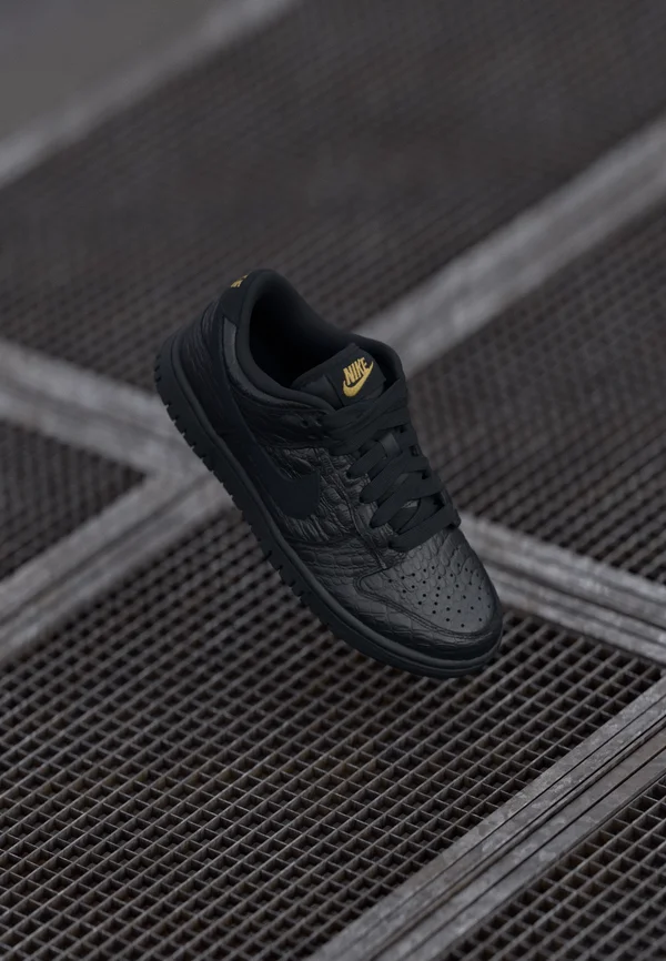 DUNK LOW - Sneaker low - black/metallic gold-coloured/off noir