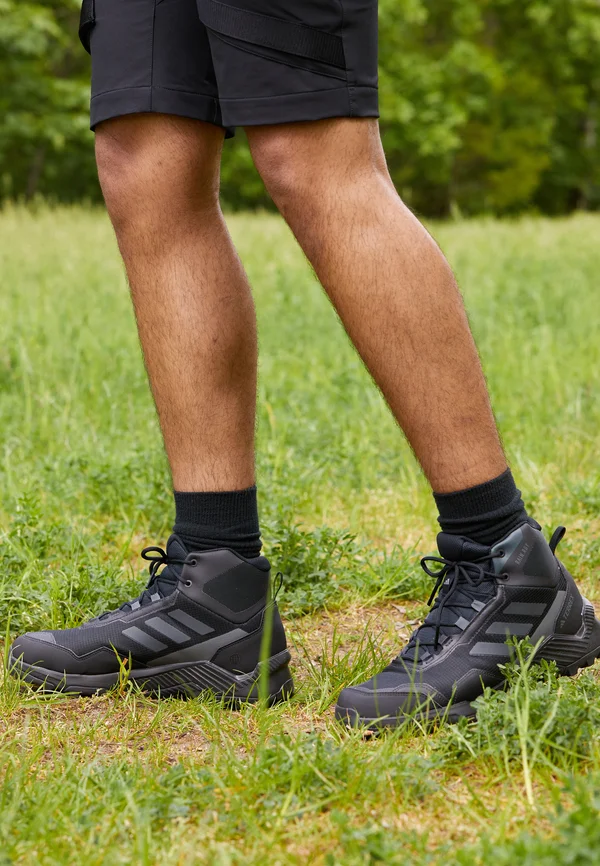EASTRAIL 2.0 MID RAIN.RDY HIKING - Laufschuh Trail - core black carbon grey five