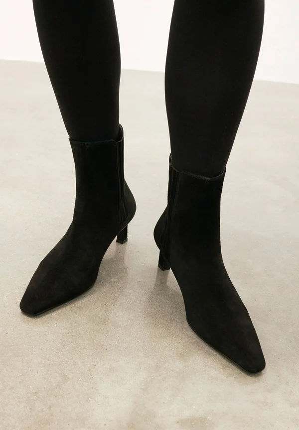 EMBERLY - Stiefelette - black