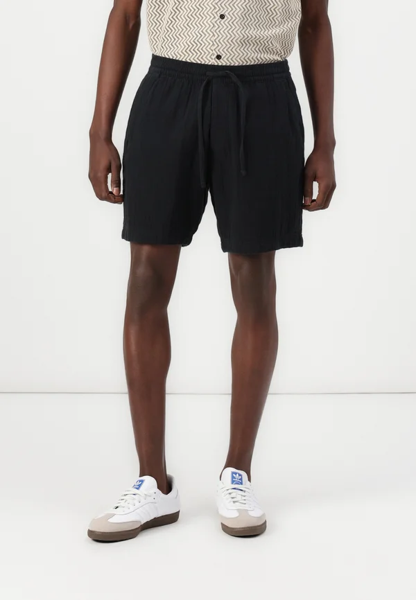 EMEA BREEZY - Shorts - casual black